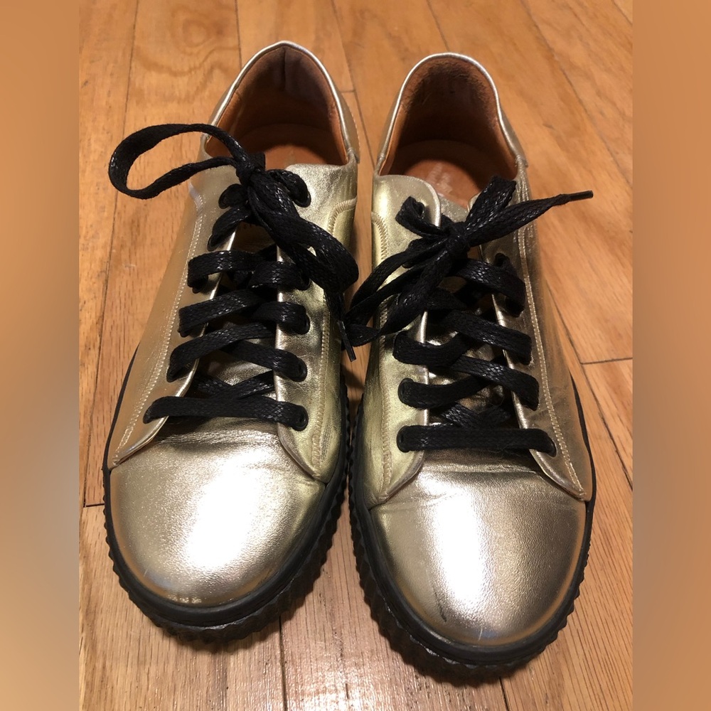 Skechers Gold Women's Shoes with Black Laces